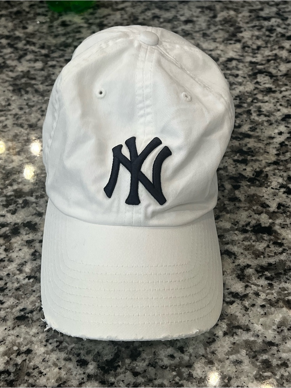 Yankees white fitted hat size medium